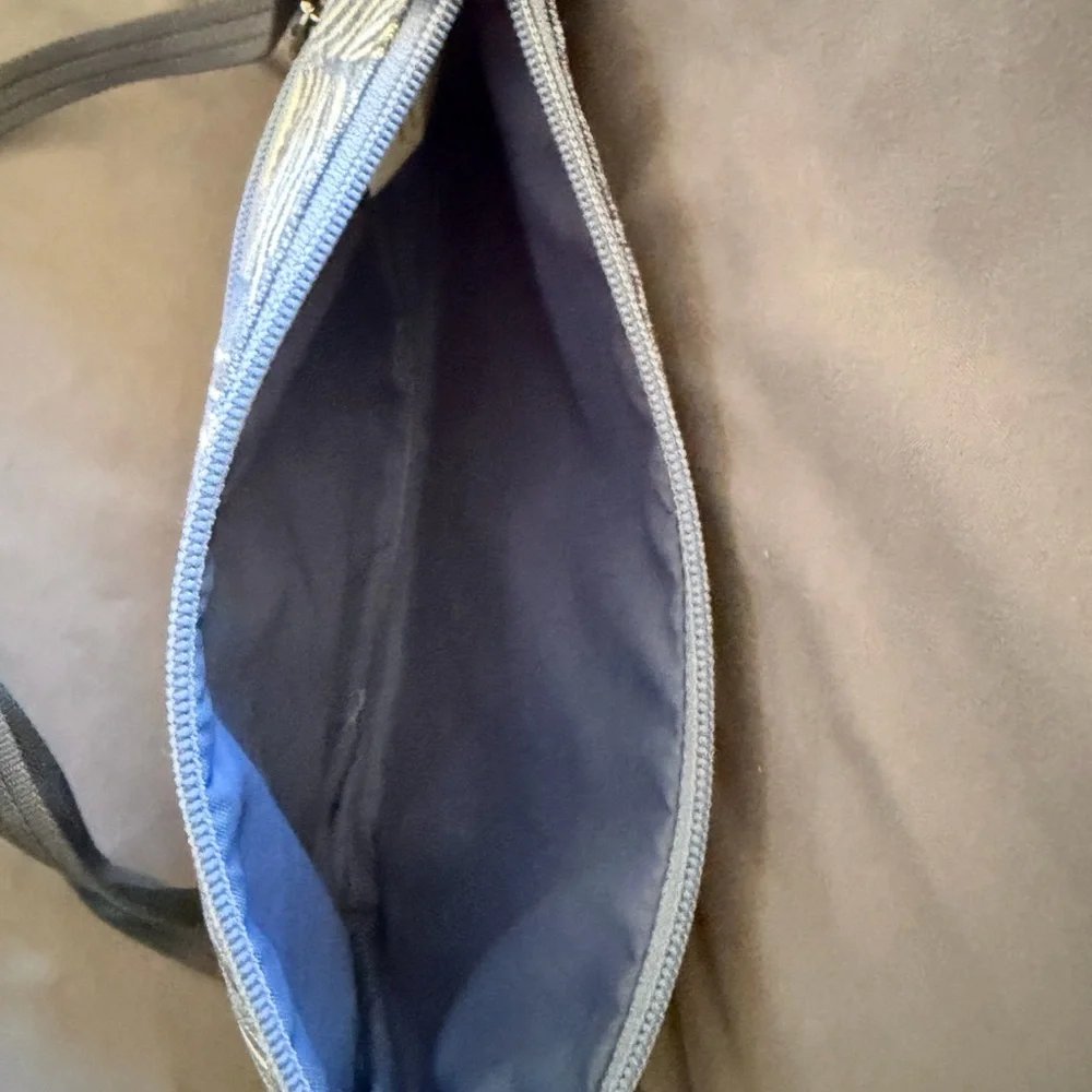 Dakine lightweight crossbody